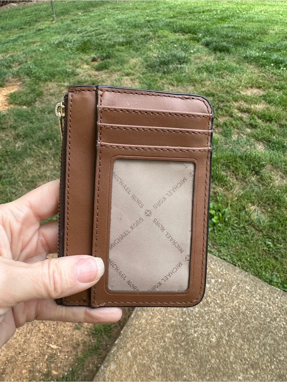 GIVVY Michael Kors Brown Logo Zip Card Case - Picture 2 of 4